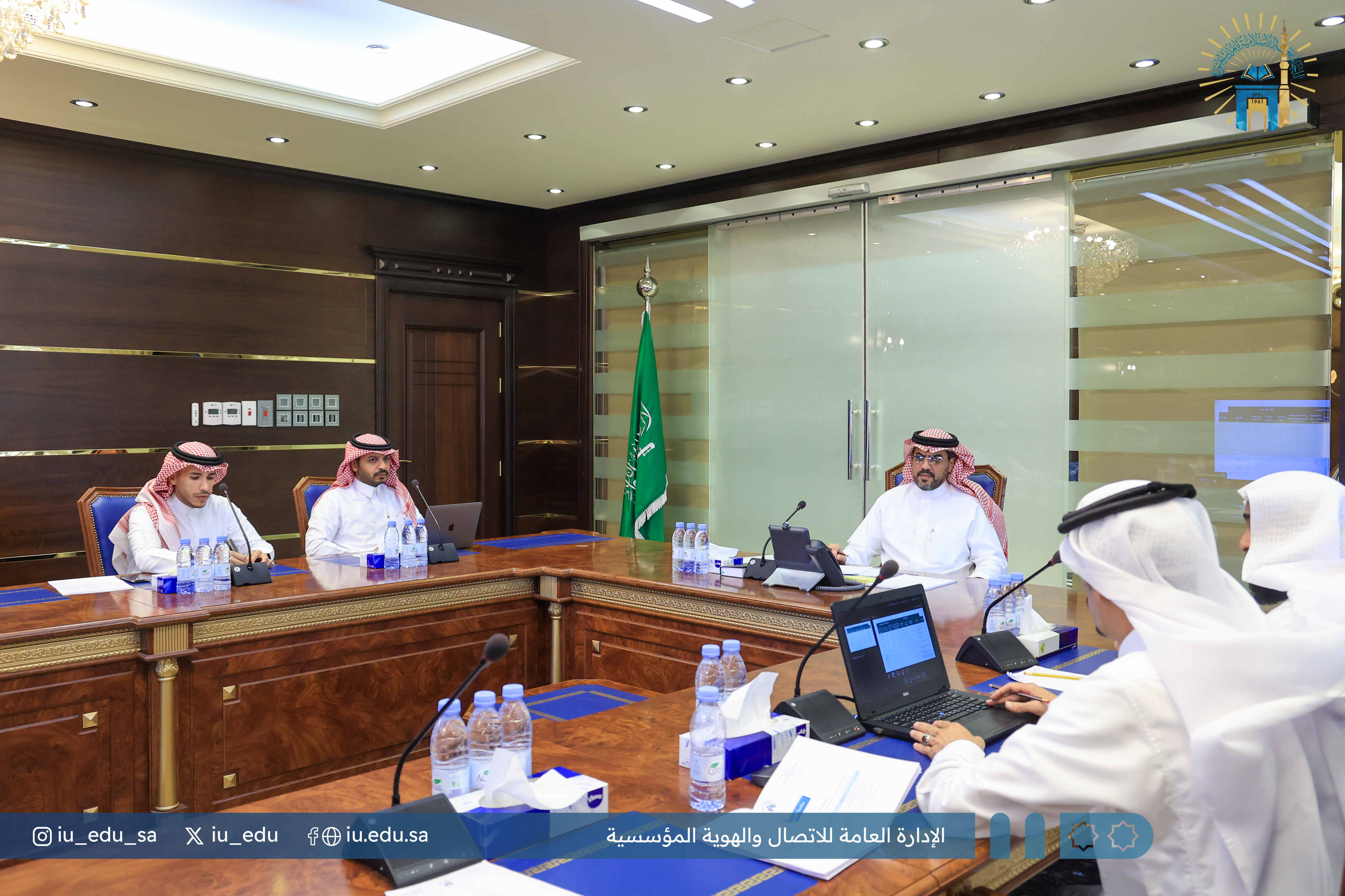 رئيس الجامعة الإسلامية يجتمع مع وكيل الجامعة للشؤون الأكاديمية، وعميد التطوير والجودة.